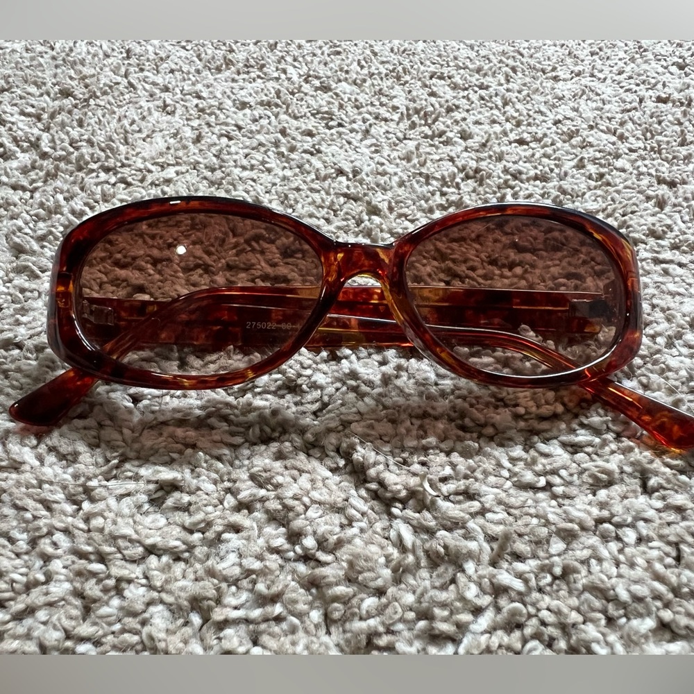 Red/Brown tortoise shell sunglasses.